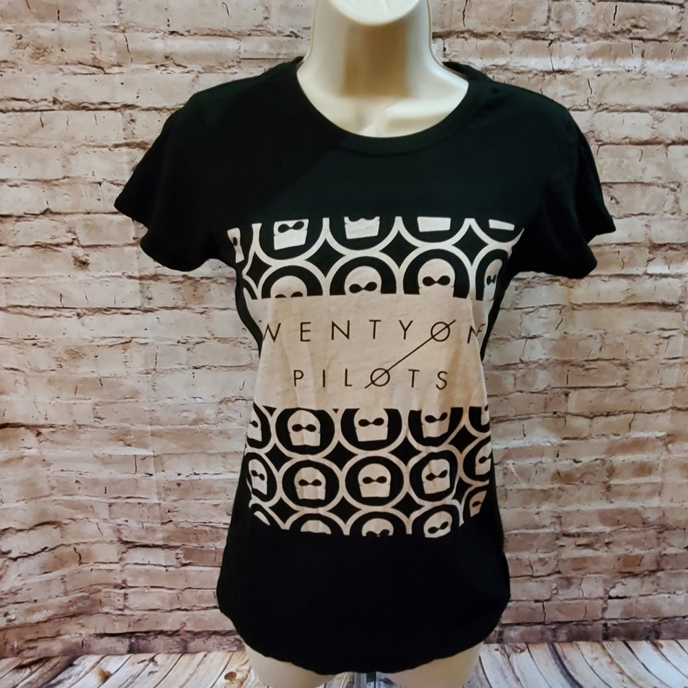 Cute 21 Pilots Graphic Tee size Small